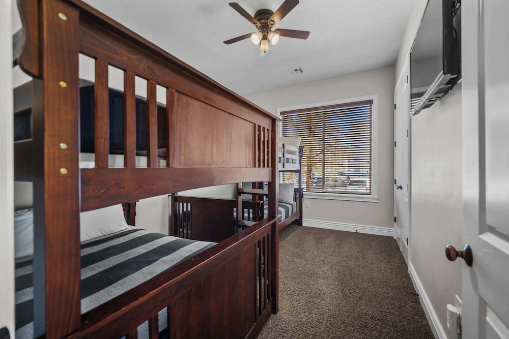 Pool Paradise for Families - Condo for 12 w/ Resort-style Amenities