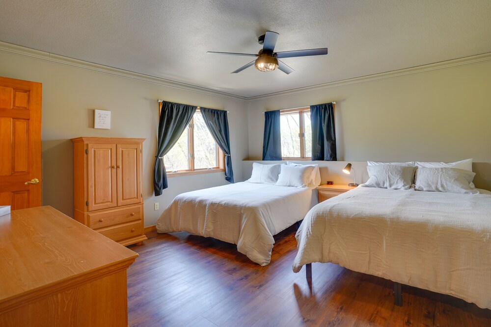 Expansive Retreat on 5 Acres in Shakopee! view 3