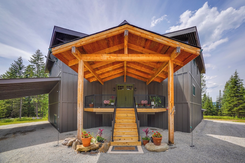 7 Mi to Boat Launch: Luxe Montana Family Home