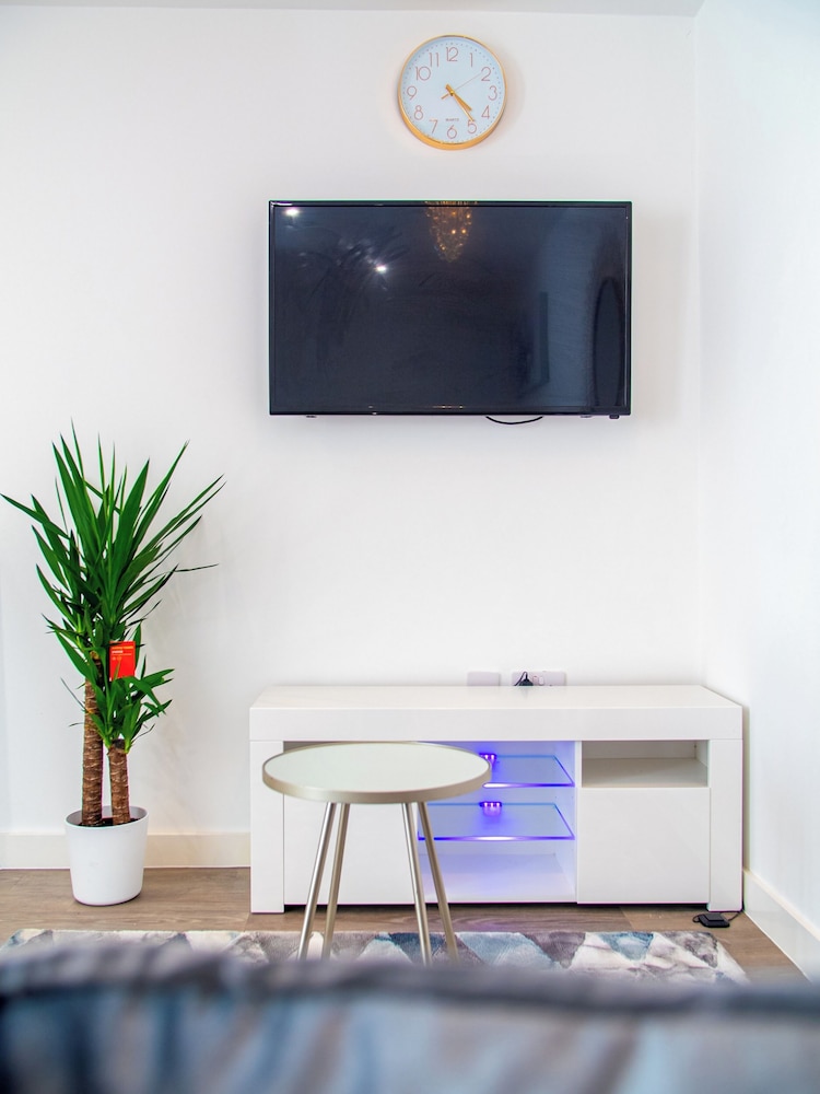 Sheffield City Apartment Retreat