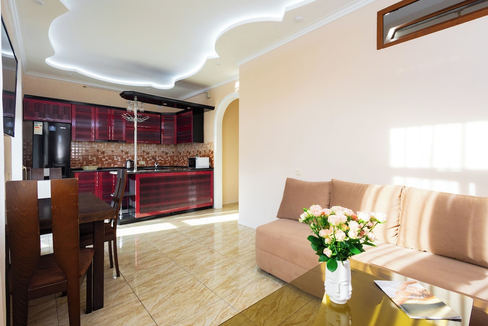 Apartment by Luxe Group AM104