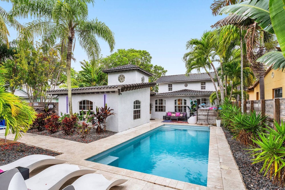 Chic Retreat Heated Pool Floats Close to Beach