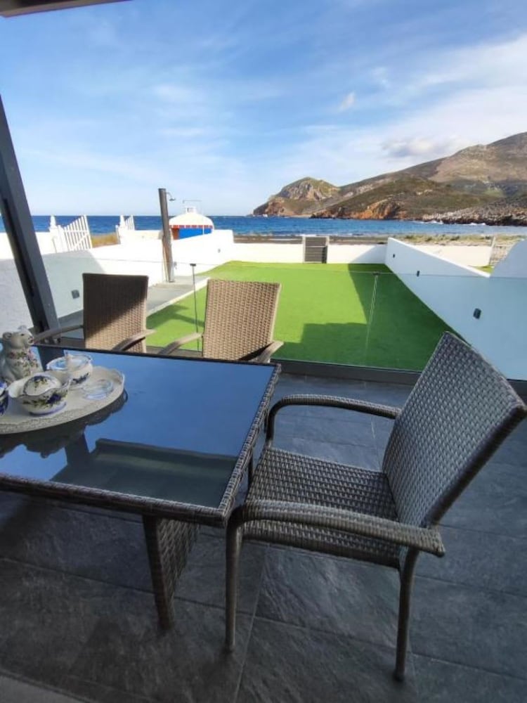 Marilous House - Skyros Beachfront Getaway