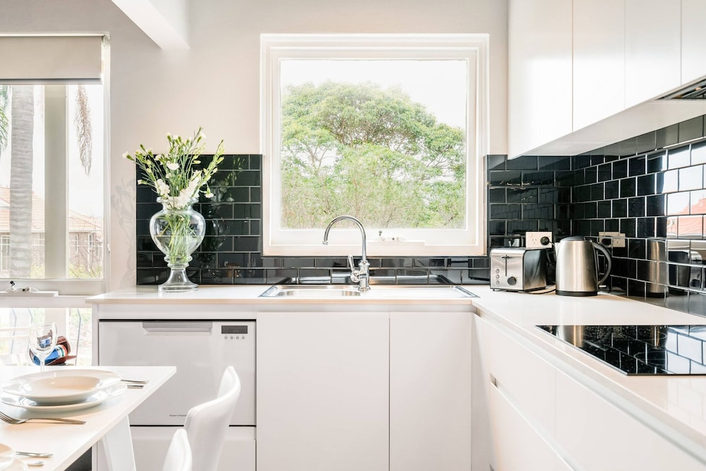 Renovated Retro Apartment Near Harbour Front Walks