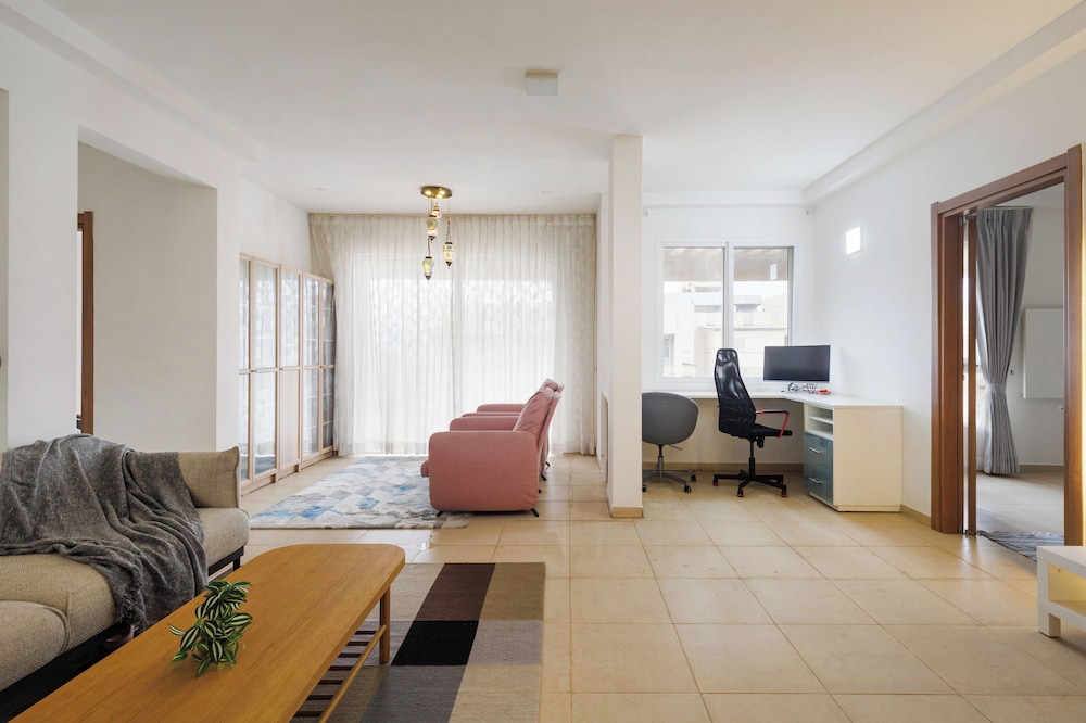 Skyline Haven by Red Olive4bhk30mins Airport