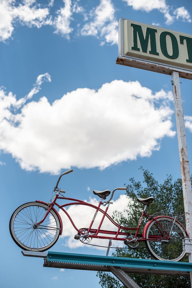 Circle R Motel