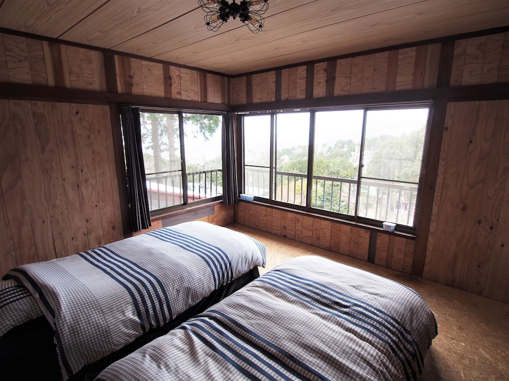 Atami Cottage 6 People view 3