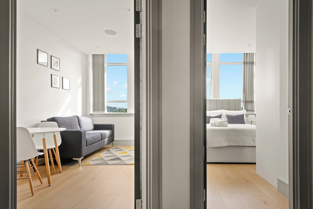 Harrow Vacations - Comfy One Bedroom Apartment in Harrow - Property Image 1