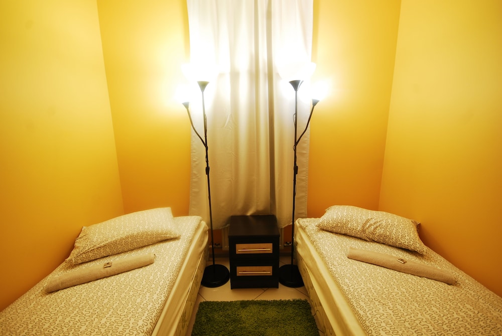 Landmark City Hotel - Hostel