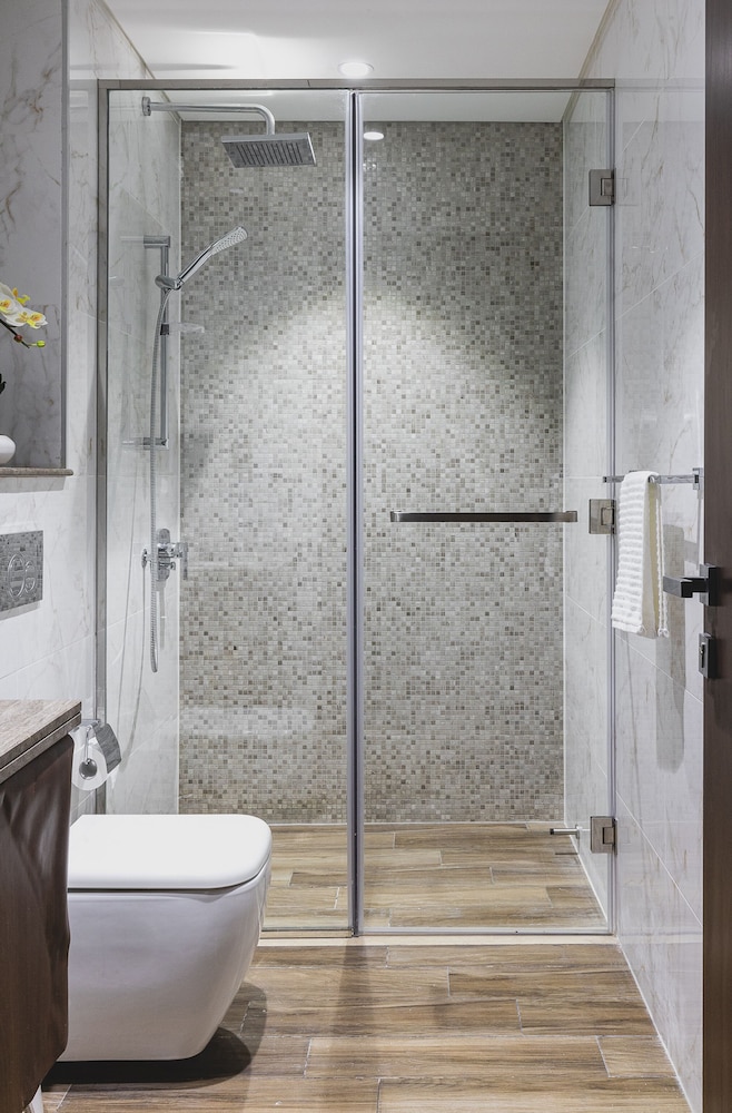 GLOBALSTAY. J One Tower Apartments