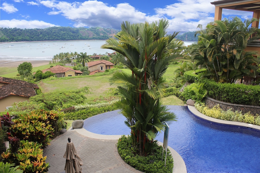 CR Luxury Los Sueños Condos