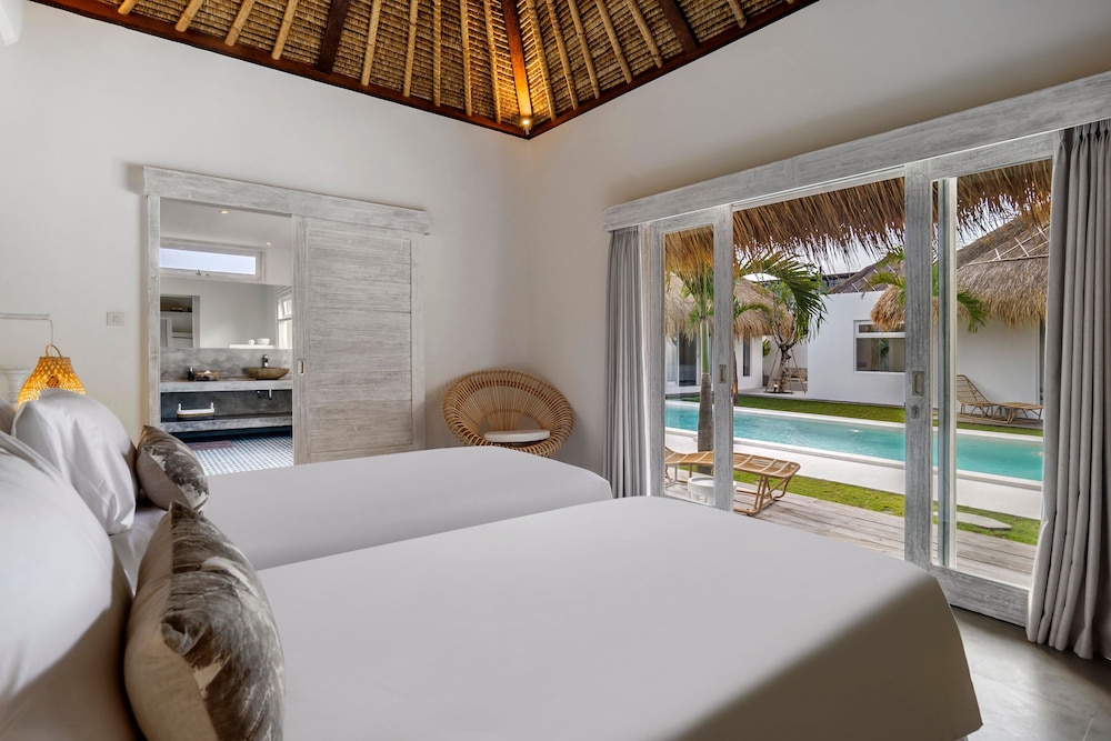 Villa Surga Blue by Alfred in Bali - Brand New 5 BR Pool Villa in the of Seminyak