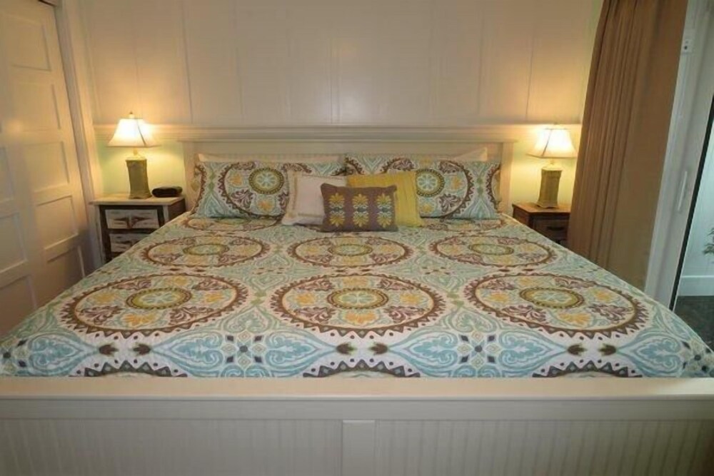 Lizzie Lu's Island Retreat