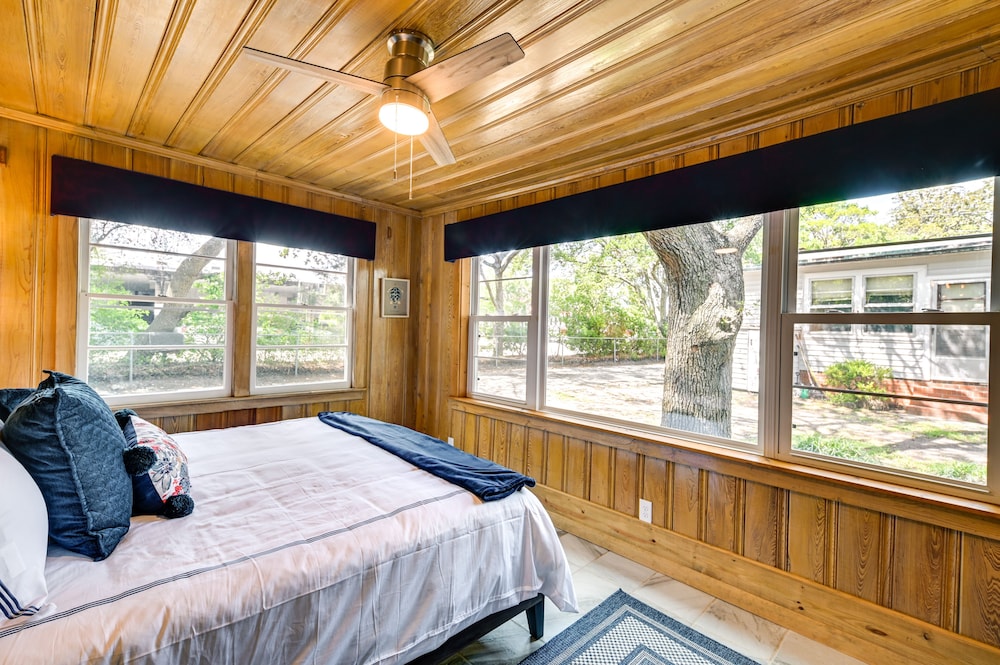 Chic Historic Myrtle Beach Cottage: Steps to Beach view 3