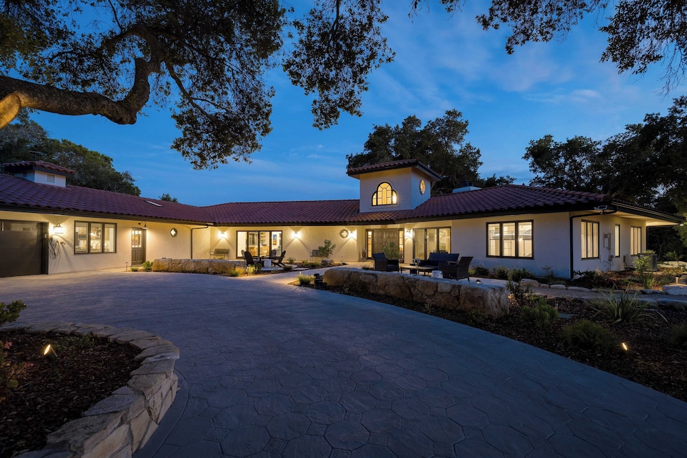 Rancho Robles by Avantstay Vineyard Villa w/ Views, Pool & Privacy