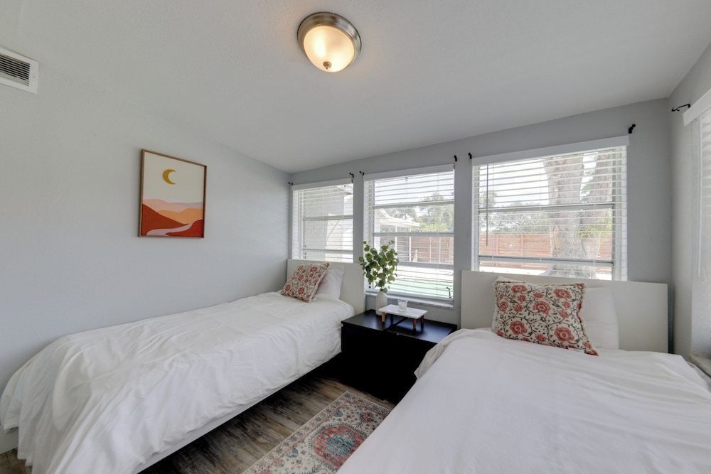 3 Mi to Beach & Boardwalk: Hollywood Spa House