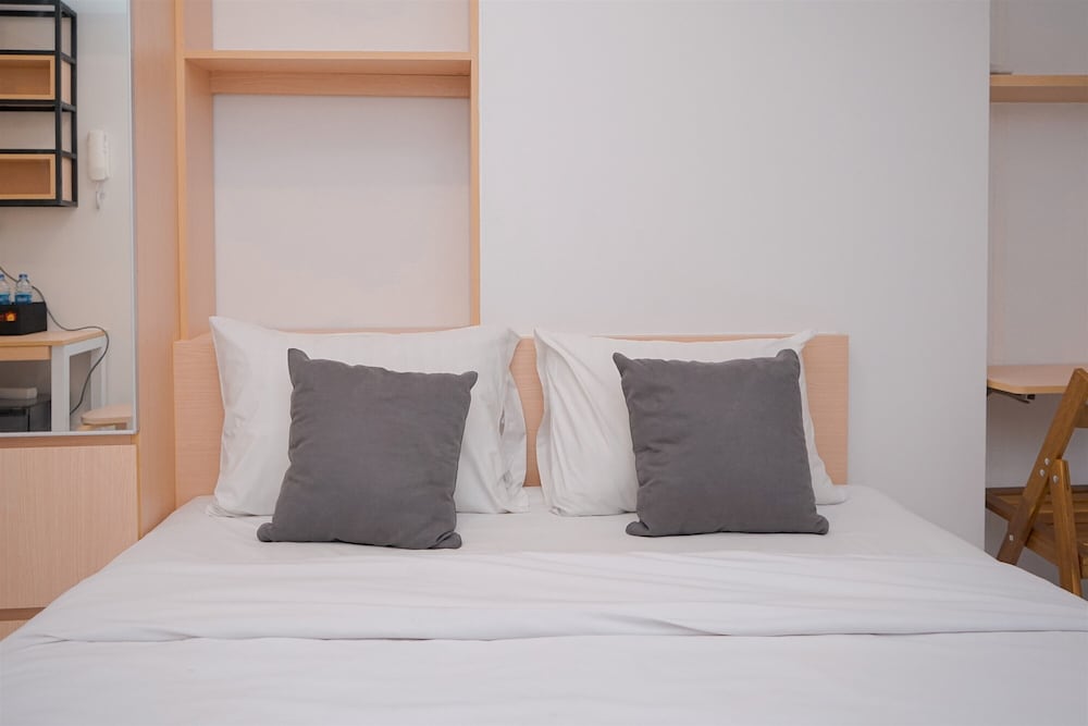 Homey and Good Studio Room at Tokyo Riverside PIK 2 Apartment