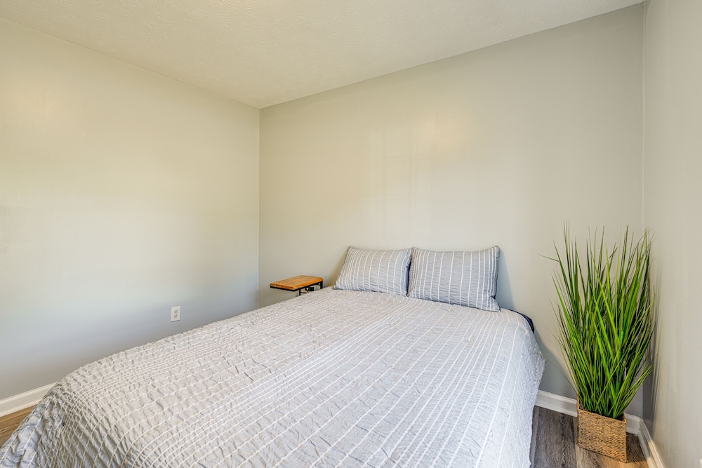 5 Mi to Fort Moore: Quiet Columbus Home w/ Yard