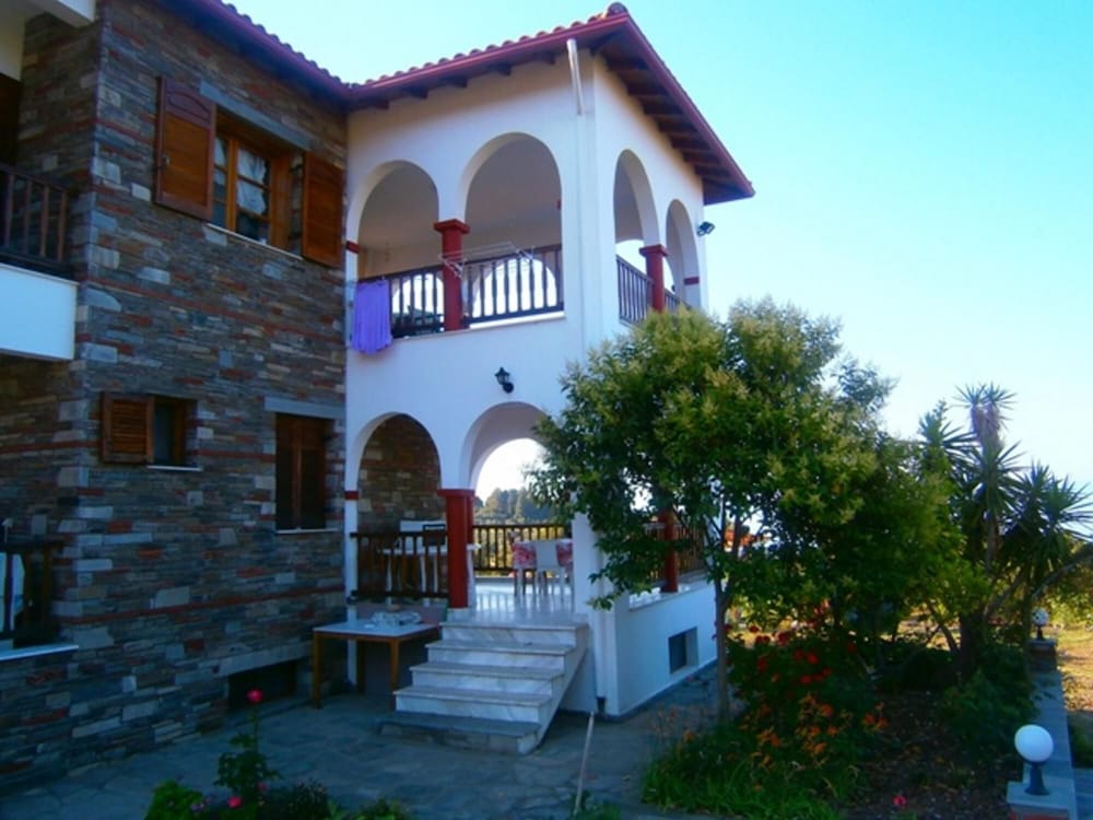 Villa Maria Partment Ground Floor by Travelpr photo 4