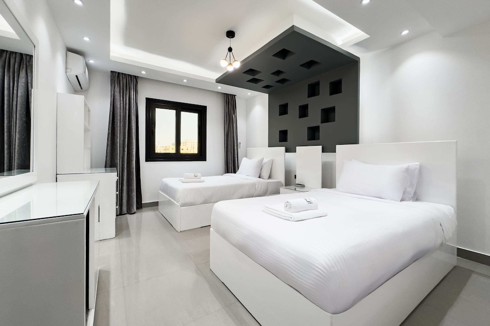 Xuru Stays I The Bold & Bright 3bdr Apt. 15 Min To Airport