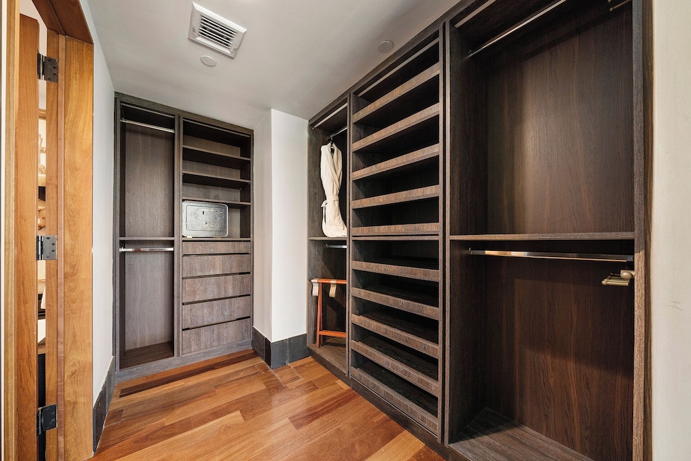 Luxury Vacation Rentals at The Setai by LRMB