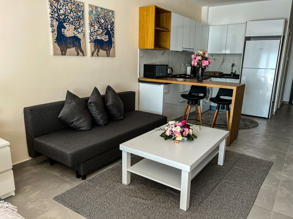 Isabella Pool Apartments