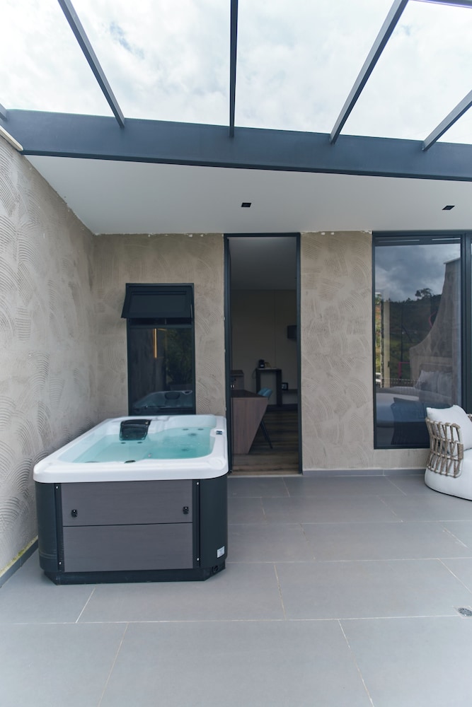 Roka Hotel