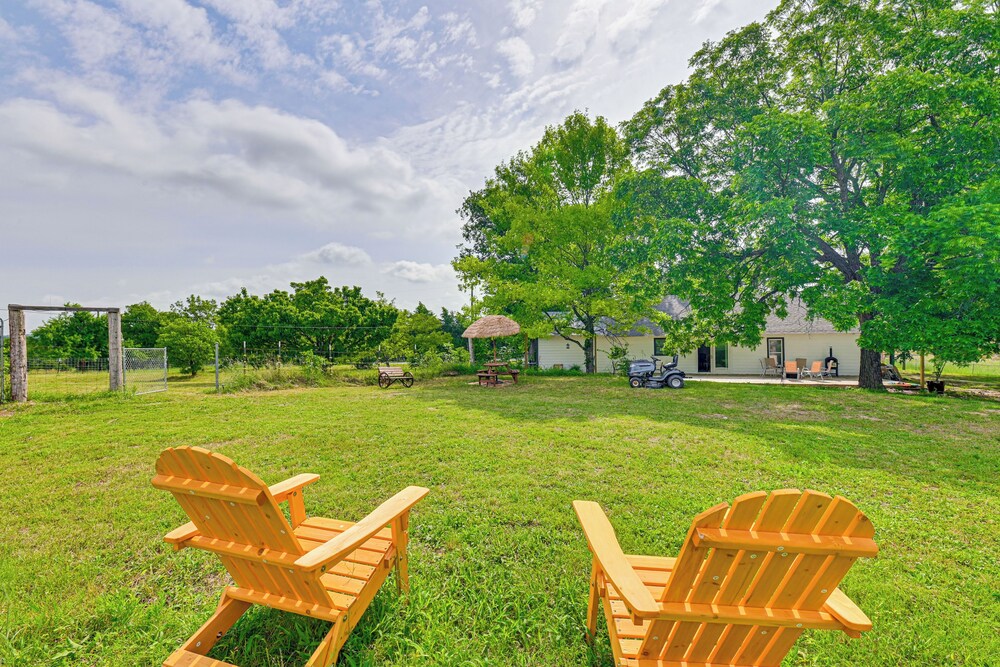 Blue Ridge Retreat on 10-acre Farm: Rural Reset!