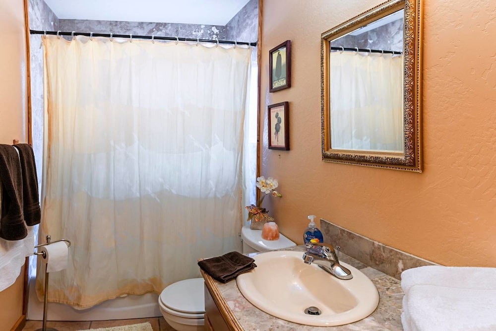 Ashland Vacations - Sunset Chalet - 2600 Sq.ft. Multi-seasonal Retreat - Property Image 15