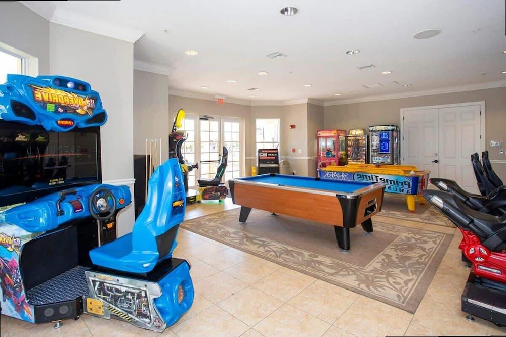 Spacious 2Bd Condo - Pool Hot Tub - Near I-drive