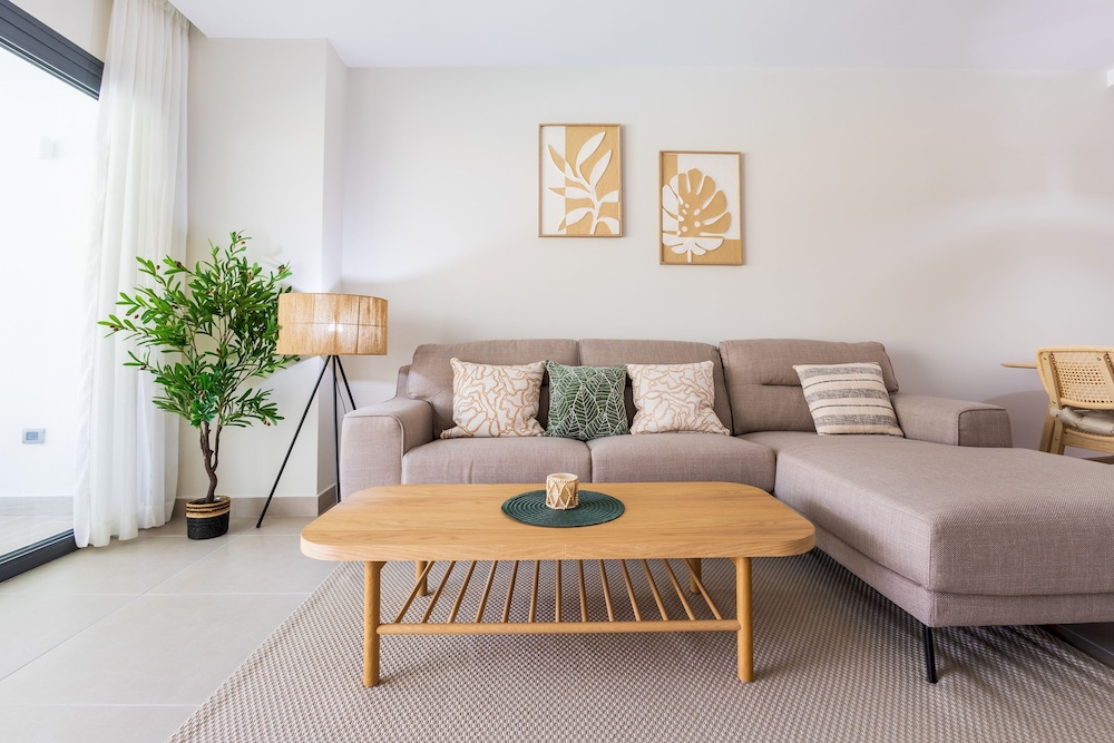 Chic 2BR Stay w Terrace Picuzzi 5 Min to Beach
