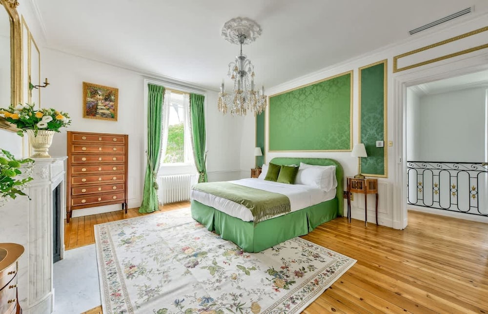 Noble Luxury Residence in the Heart of Paris