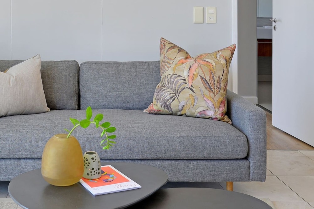 Modern 1-bed V A Waterfront Canal Harbor Views