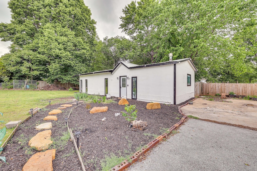 Springdale Vacation Rental ~ 9 Mi to Fayetteville! view 2