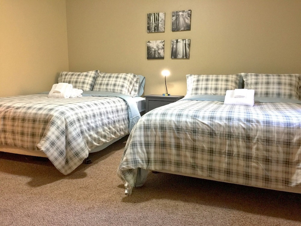 65GS - Hot Tub - Wi-Fi - Pets Ok - BBQ - Sleeps 10 view 2