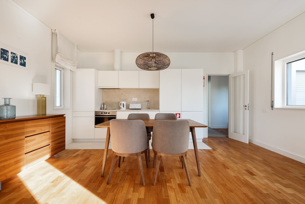 Acm034 Bombarda Homes, Spacious 1BR w/ Balcony