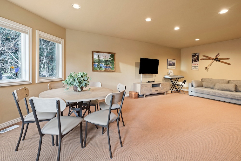 Winners Circle 30 5 Bedroom Home