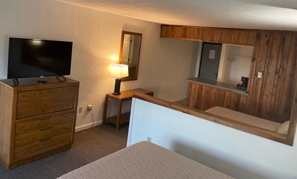 The Lodge at Indian Lake view 4