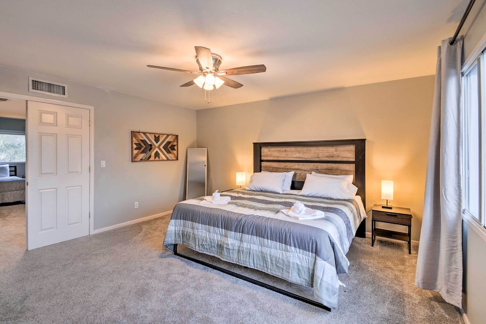Scottsdale Gem: Pool Access, Walk to Old Town