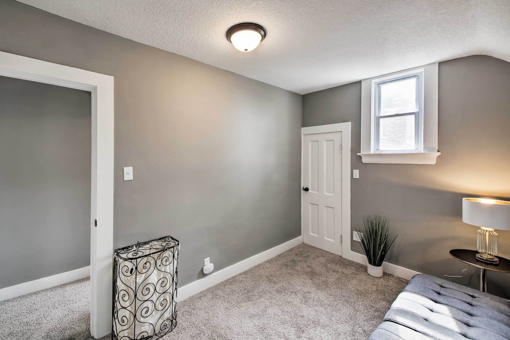 Lakeside Garden Home - 1 Mile to Main Street!