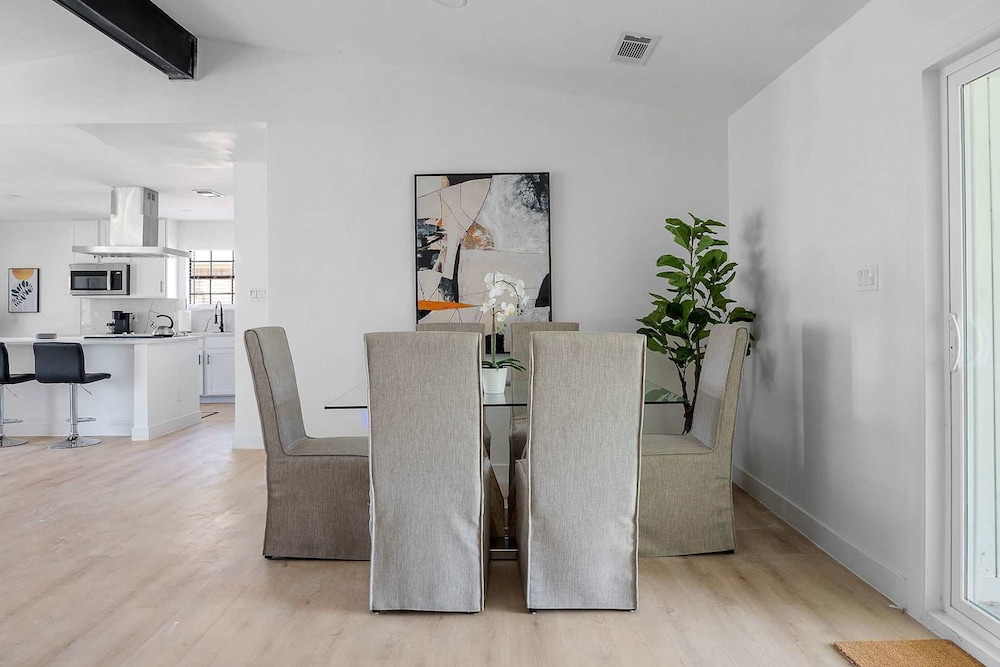 The Belvedere Pet Friendly Spacious Yard