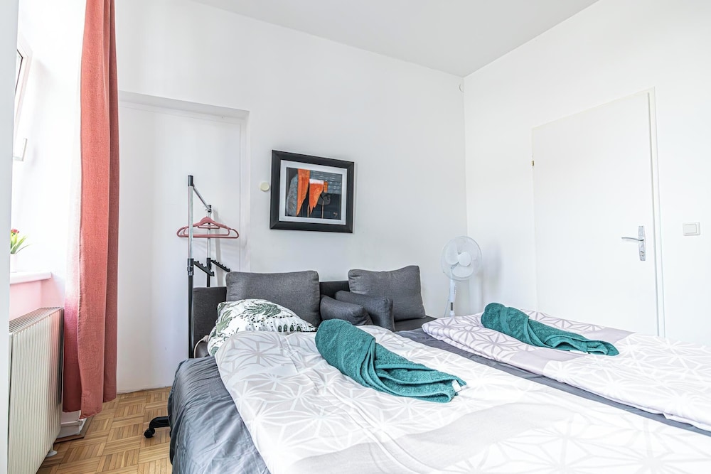 Comfy 4BR Apt Ideal for Groups Families