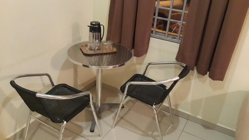 linda casa de campo nova em condominio