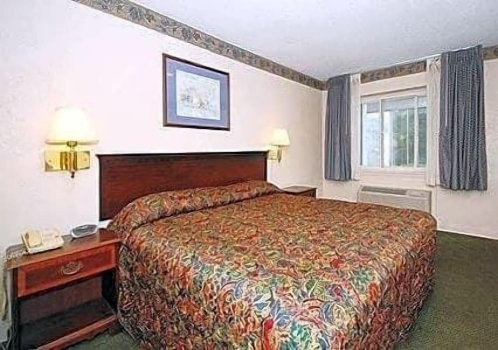 New Haven Vacations - New Haven Inn - Property Image 1