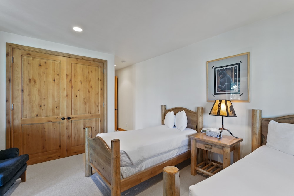 Bellemont Home at Deer Valley Resort - 6 Bedroom Home with Hot Tub #8 6 Home