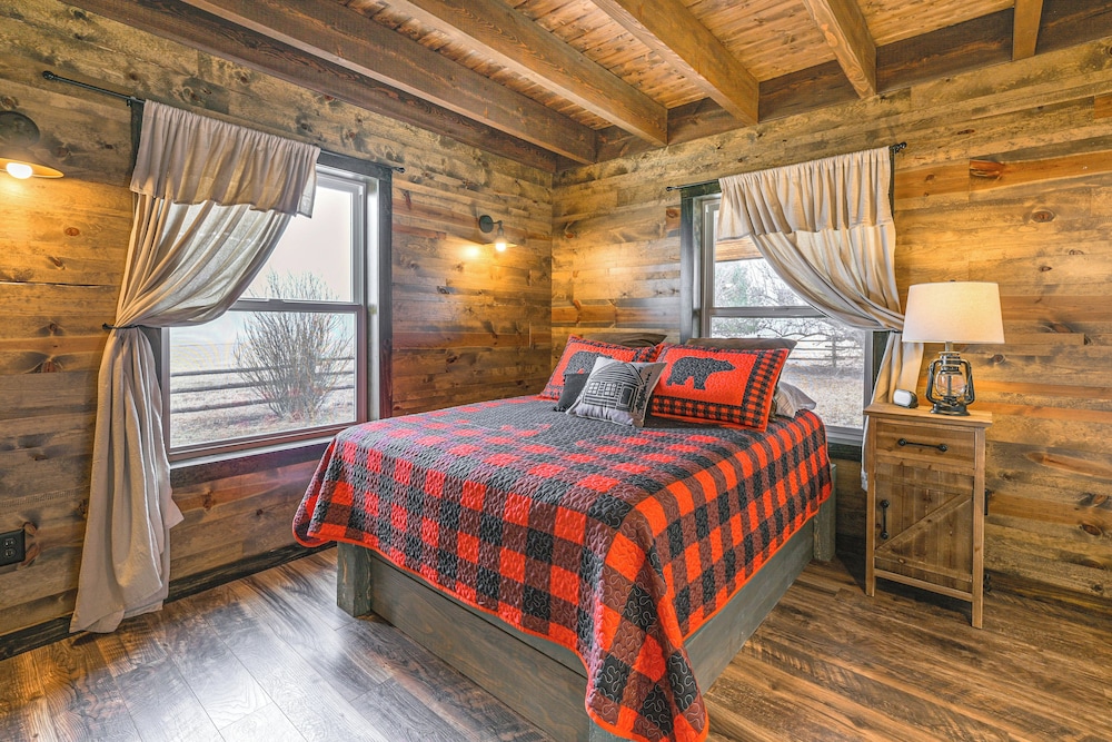 Hike, Hunt & Unwind: Mtn-view Cabin in Del Norte!