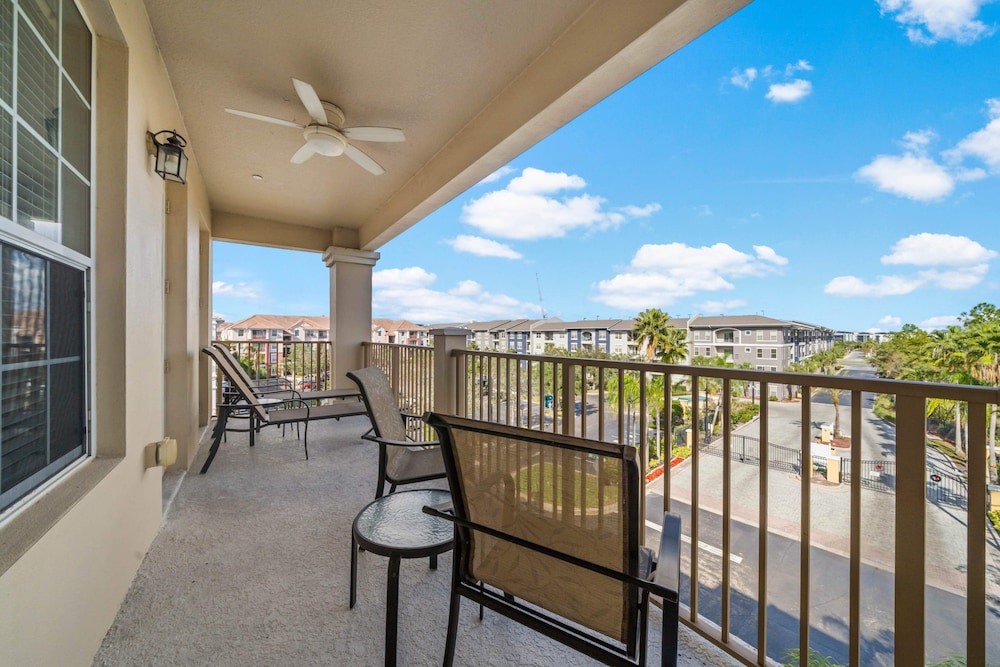 4816 Cayview Avenue #407