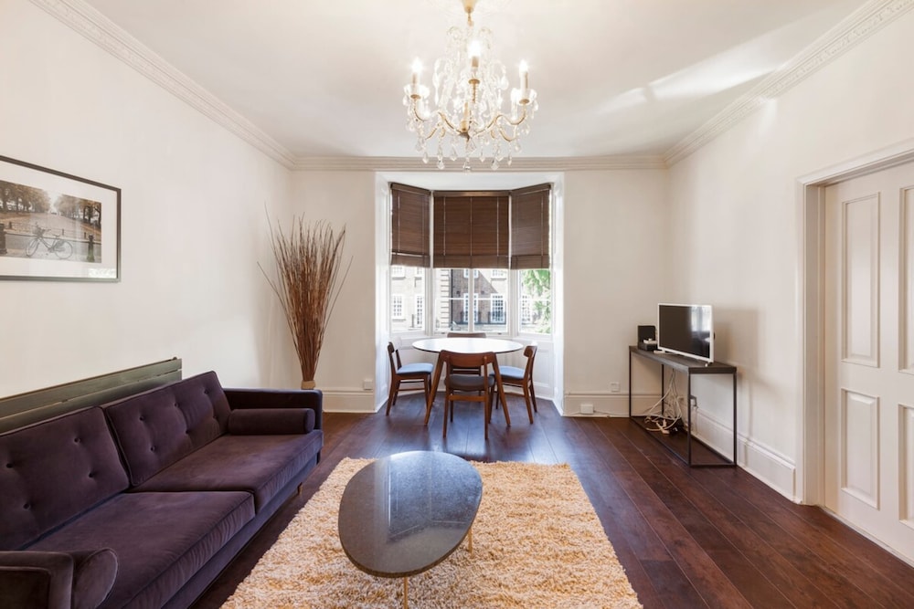 Elegant, Airy 2 Bedroom Flat in Paddington