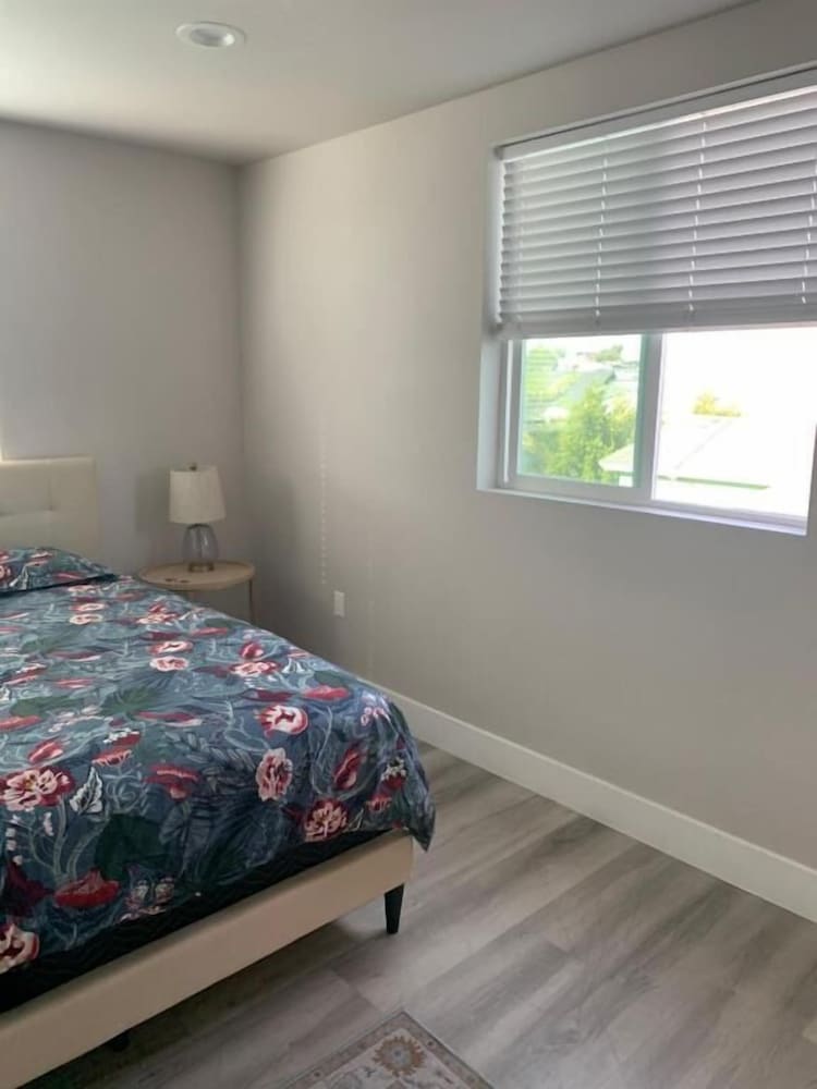 Modern LA Stay – Private Room & Bathroom