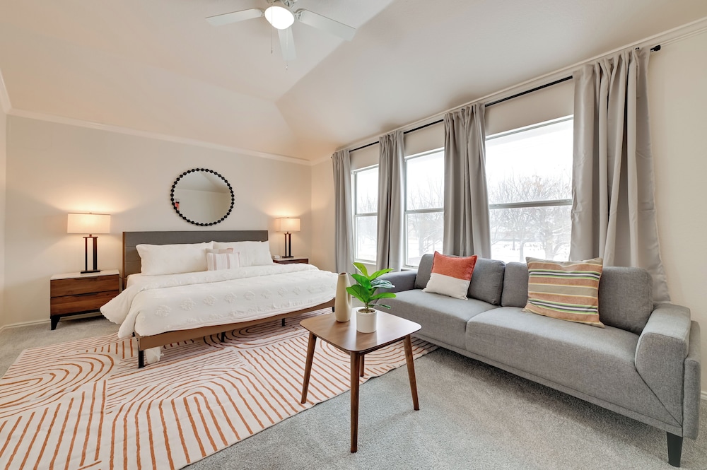 4 Mi to Dtwn: Family Home w/ Games in Frisco